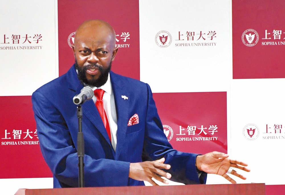 サイレンス・ロモ南アフリカ共和国特命全権大使
