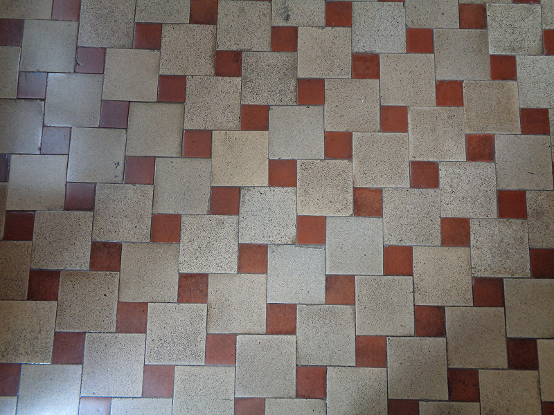 3階廊下のタイル模様