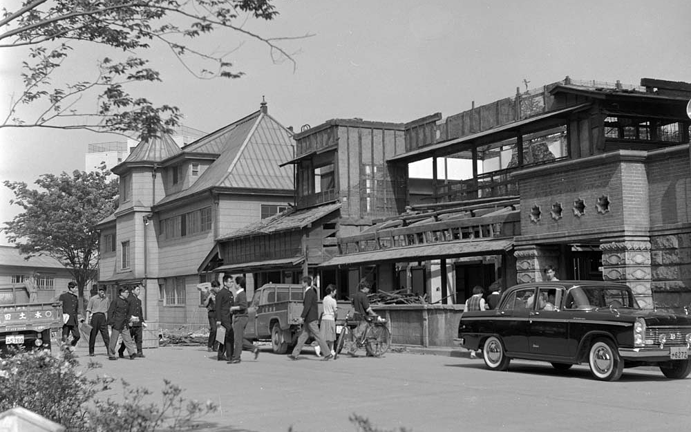 取り壊し中の旧赤星邸（1961年5月）