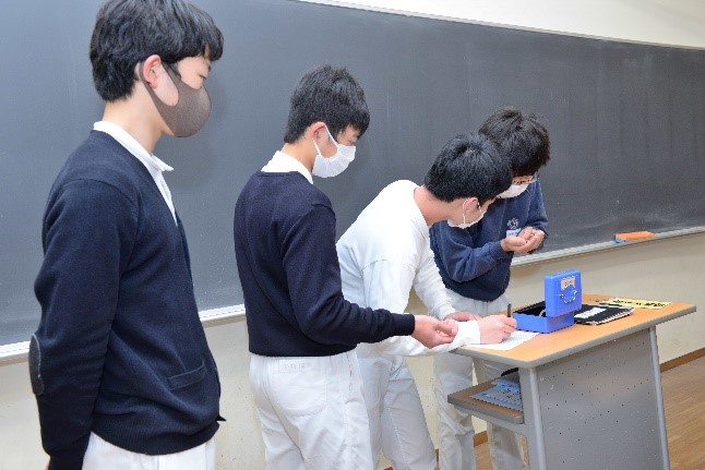六甲学院でのインドのハンセン病患者の子どもたちの養護施設（ダミアン社会福祉センター）向け募金活動
